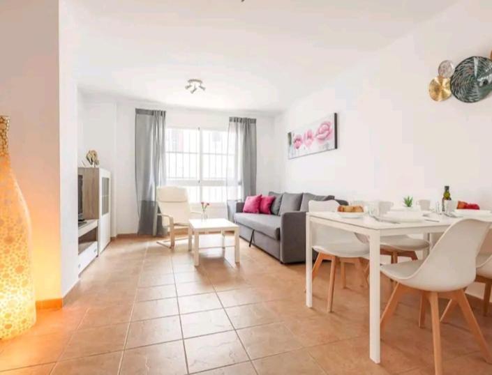 Apartamento Con Patio Y Piscina Cerca De Sevilla La Algaba Luaran gambar