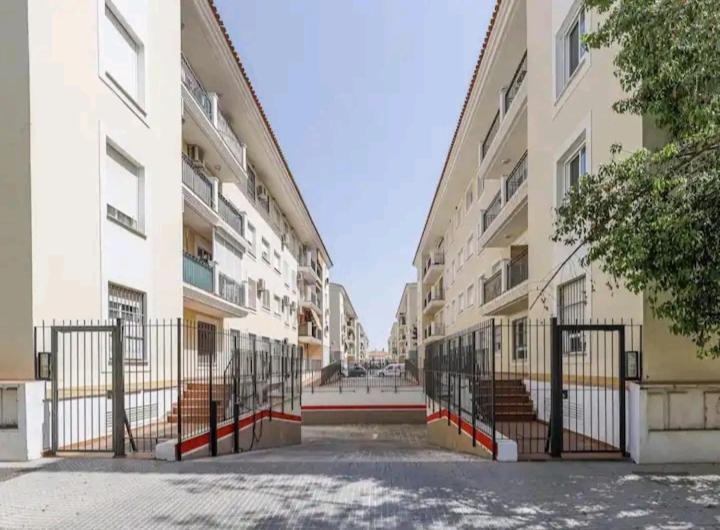 Apartamento Con Patio Y Piscina Cerca De Sevilla La Algaba Luaran gambar