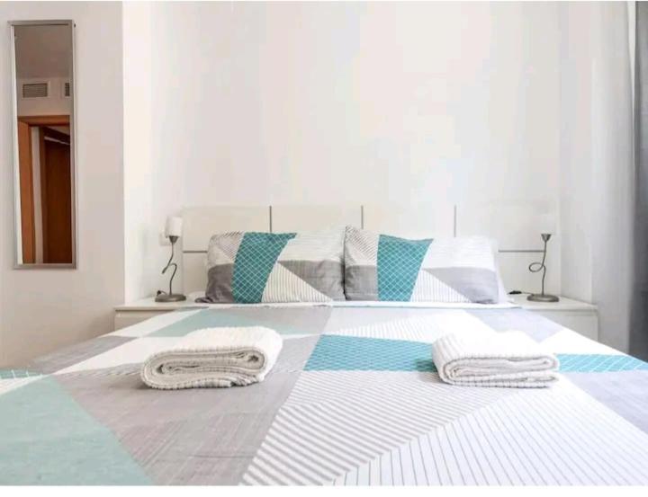 Apartamento Con Patio Y Piscina Cerca De Sevilla La Algaba Luaran gambar