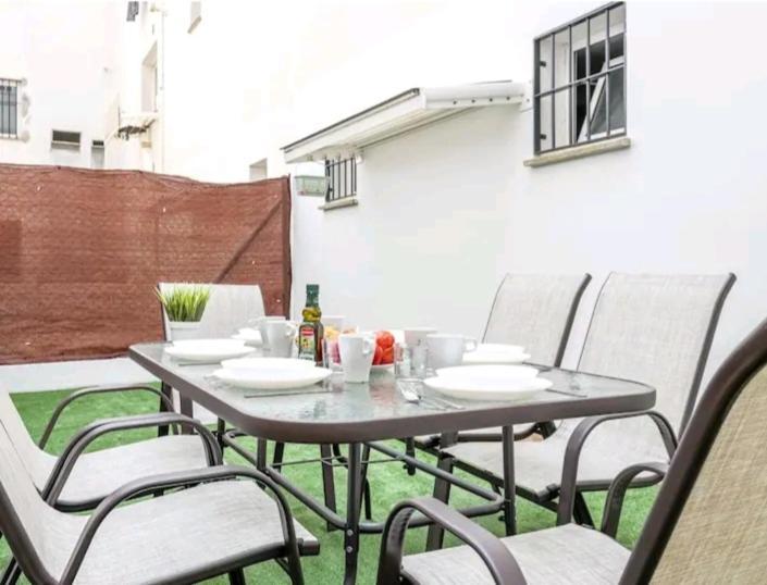 Apartamento Con Patio Y Piscina Cerca De Sevilla La Algaba Luaran gambar
